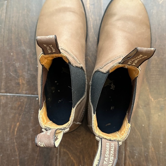 Women’s Brown Blundstone Boots, Like New - Picture 3 of 5